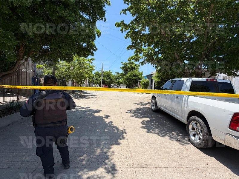 $!Matan a hombre a balazos en la cochera de su casa en Urbivilla del Real, Mazatlán