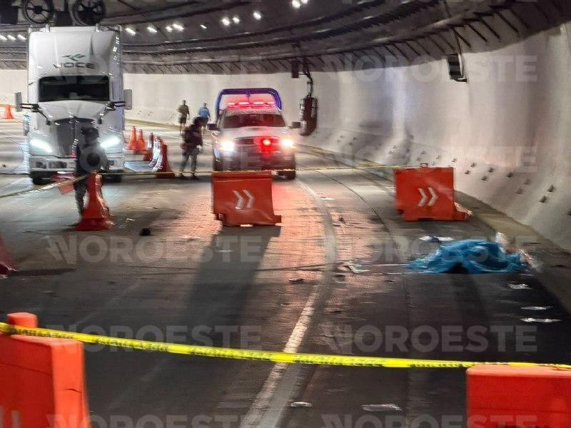 $!Cierran autopista Durango-Mazatlán por choque en El Carrizo; deja un muerto y cinco heridos