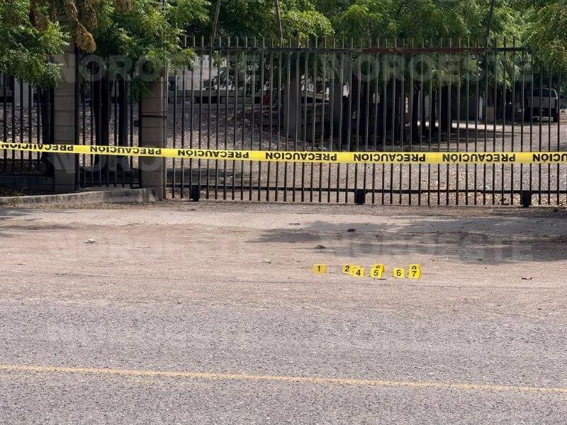 $!Hombres armados persiguen y asesinan a un hombre en Villa Juárez, Navolato