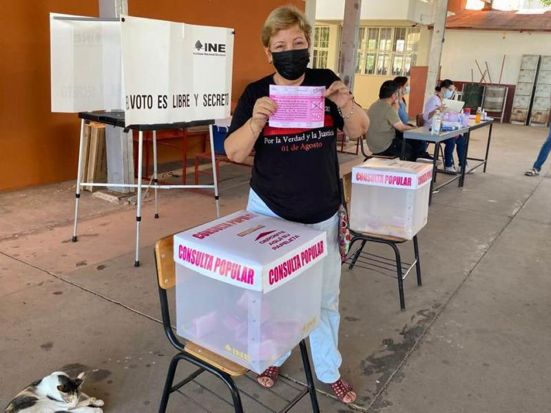 $!Francisca Abelló Jordá, participando en la consulta popular