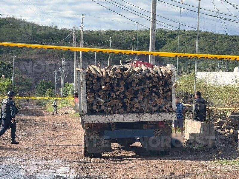$!Matan a adulto mayor junto a camión cargado de leña en el fraccionamiento Las Cerezas, Culiacán