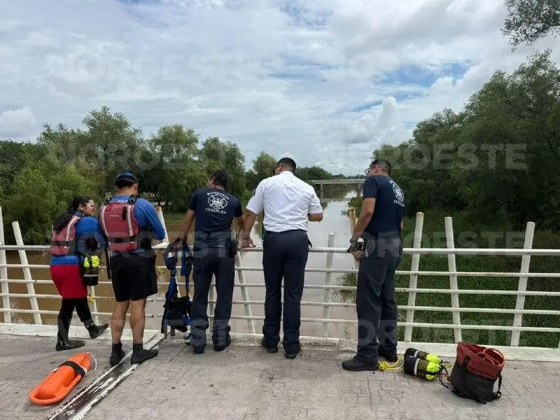 $!Hallan maleta sumergida en el río Tamazula en Culiacán; solo contenía basura