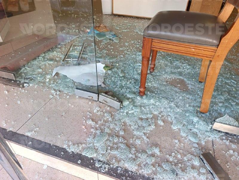 $!Vandalizan negocio en el Centro de Escuinapa; comerciantes exigen mayor vigilancia