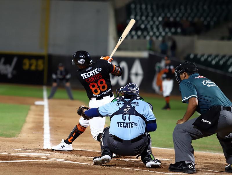 $!Wilmer en plan grande y Naranjeros se lleva el triunfo ante Guasave