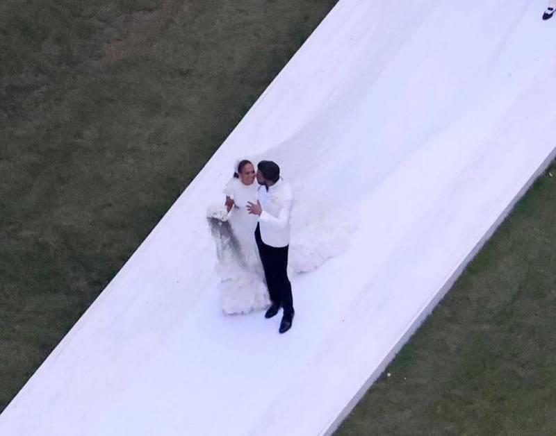 $!Comparte Jennifer Lopez detalles de su vestido de novia creado por Ralph Lauren