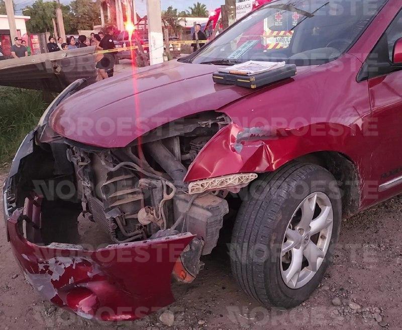 $!Motociclista muere tras ser impactado por vagoneta en Cachohana, Ahome