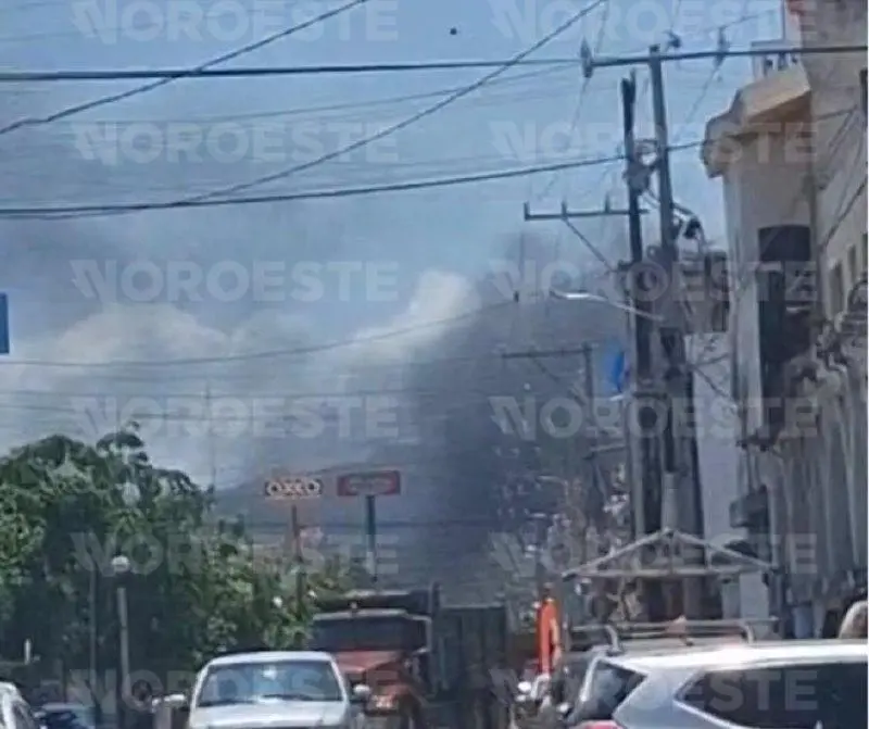 $!Escuinapa registra quema de vehículos y bloqueos viales tras presunto enfrentamiento