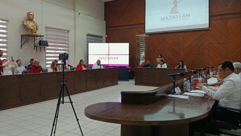 Sesión del Cabildo de Mazatlán donde aprobaron la comparecencia del Tesorero Municipal.