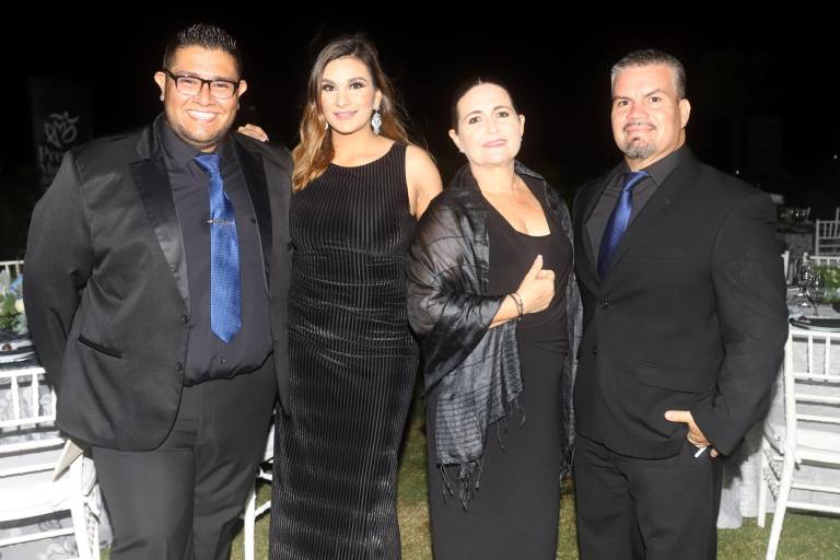 Disfrutan deportistas de alegre velada