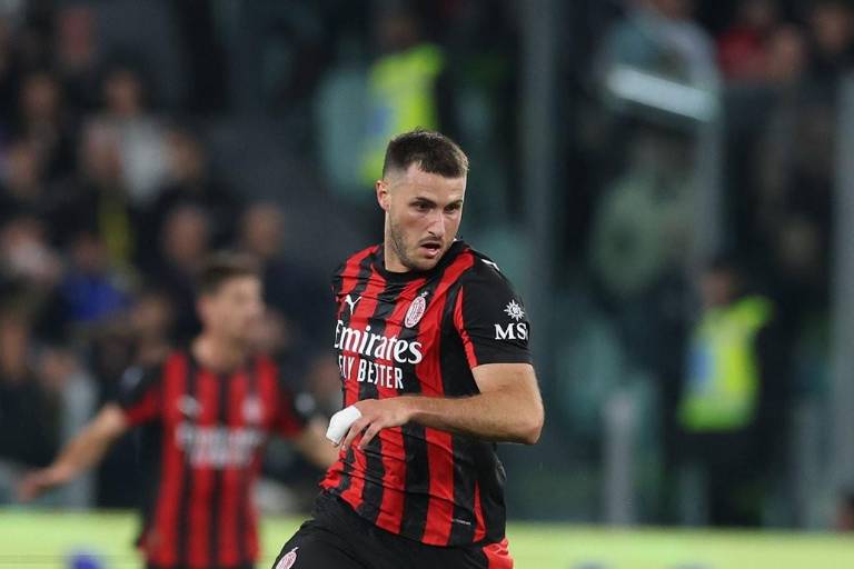 Santiago Giménez estará fuera tres semanas