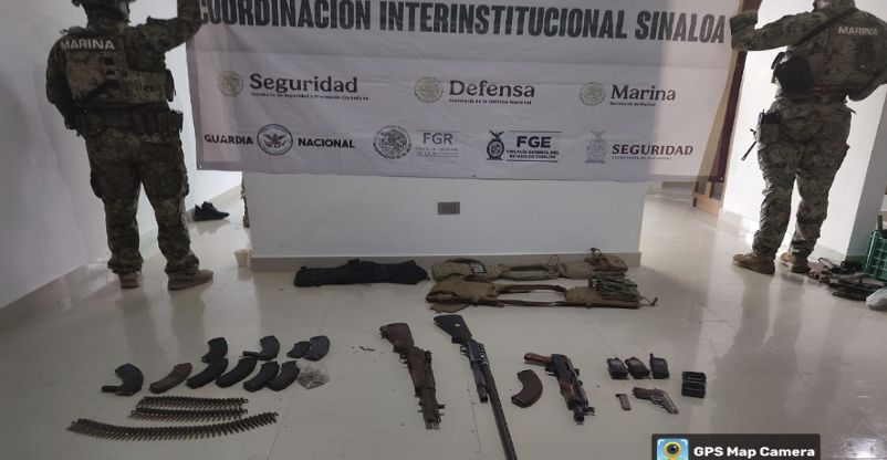 $!Marinos detienen a cuatro con armas y equipo táctico en Culiacán