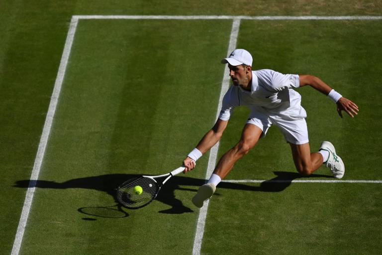 Novak Djokovic avanza a su cuarta final consecutiva en Wimbledon