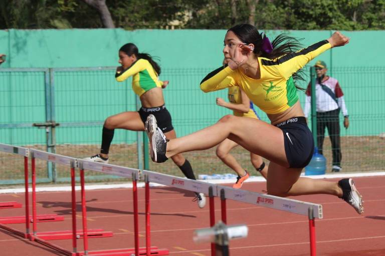 Atletas demuestran nivel en primera jornada de Sexto Encuentro Atlético de Pista y Campo