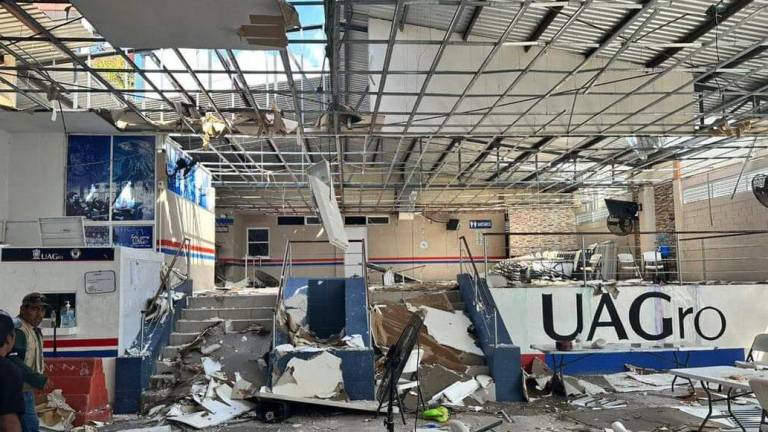Las instalaciones de la Universidad Autónoma de Guerrero presenta severos daños tras el paso del huracán Otis.