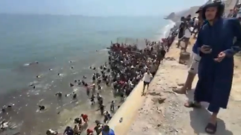 Ingreso de migrantes a territorio español desde Marruecos.