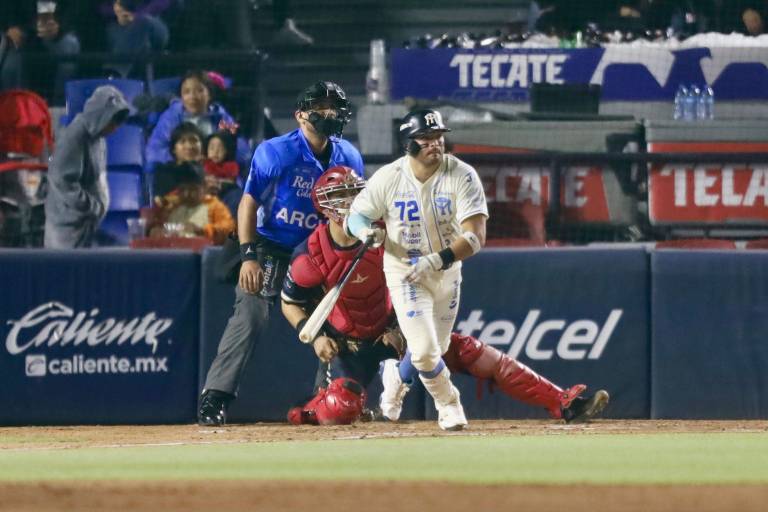 Sultanes pinta la Navidad con triunfo sobre Águilas en entradas extras