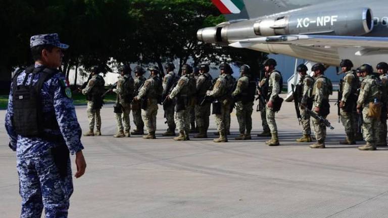 El pasado viernes 200 elementos de fuerzas especiales llegaron a Culiacán y el domingo se sumaron otros 200 del Ejército Mexicano.