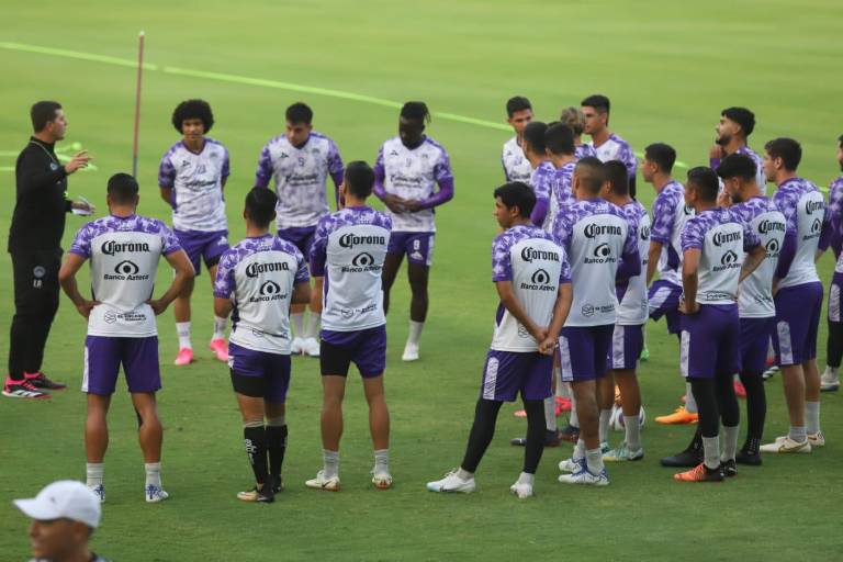 Mazatlán FC sostiene práctica vespertina con miras a su duelo ante Pachuca