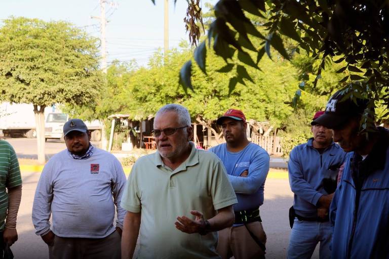 Alcalde de Escuinapa reafirma compromiso con la salud comunitaria al reunirse con personal de recolección de basura