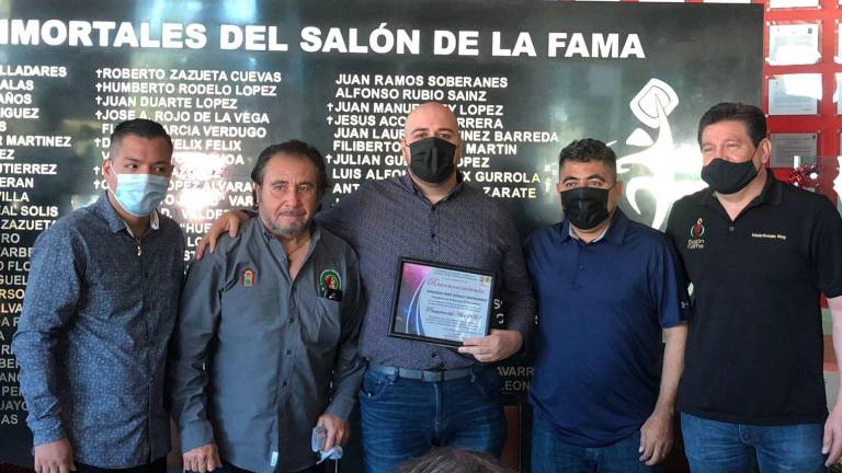 Shaddai Godoy, director de la empresa boxística JD Promotions, fue reconocido como Promotor del Año en Sinaloa.