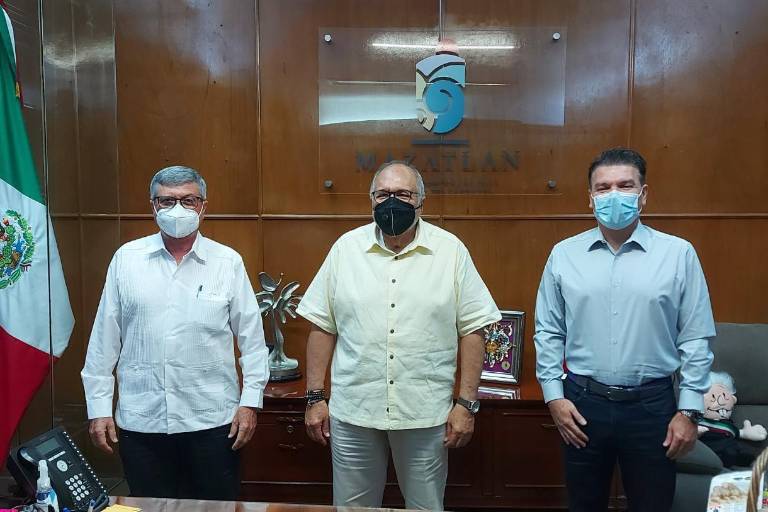 Gobiernos estatal y municipal prometen reforzar aplicación de protocolos sanitarios en Mazatlán