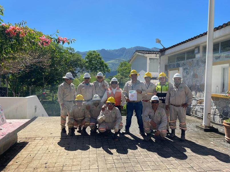 $!Restablece CFE suministro eléctrico en estados del oriente de México