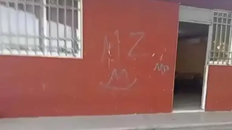 Las pintas aparecieron a primera hora de este lunes 31 de marzo.