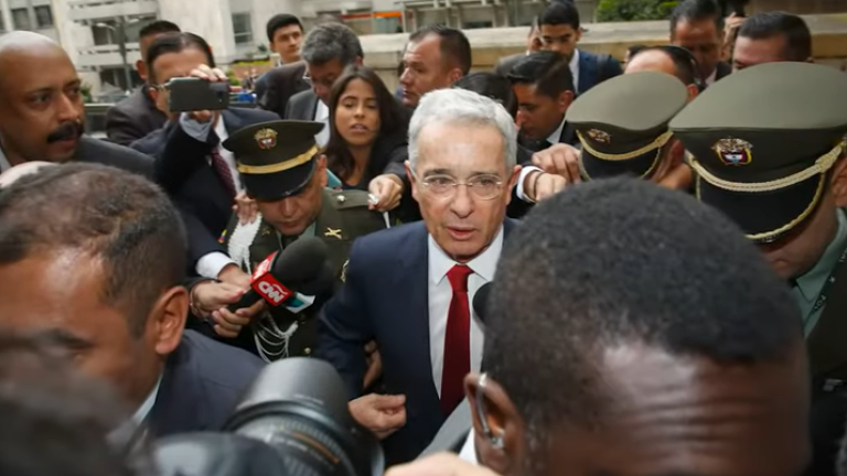Fiscalía de Colombia llama a juicio a Álvaro Uribe