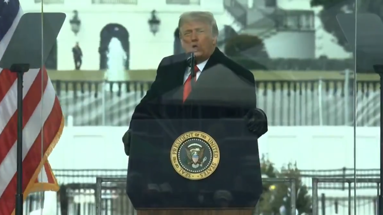 Este domingo, Trump realizó un mitin en Prescott Valley, Arizona, -estado que colinda con México.