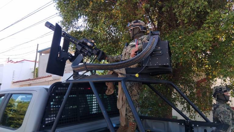 Desde la madrugada de este lunes, en el sector Santa Fe, 6 de Enero, Lomas del Sol hay presencia de elementos militares cateando residencias particulares.
