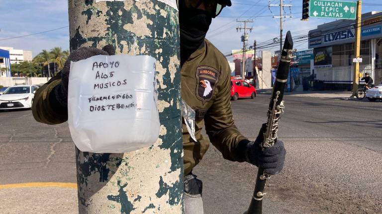 Son ya tres meses desde que distintos músicos de banda tomaron los cruceros y avenidas de la ciudad para tratar de ganarse un moneda.