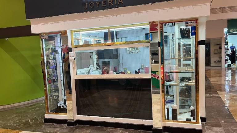 El asalto fue en un centro comercial que se ubica entre el boulevard Doctor Mora y Calzada de los Sabinos.