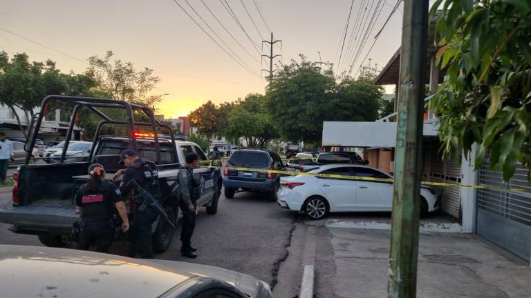Atacan a balazos a una joven cuando llegaba a su casa en Culiacán