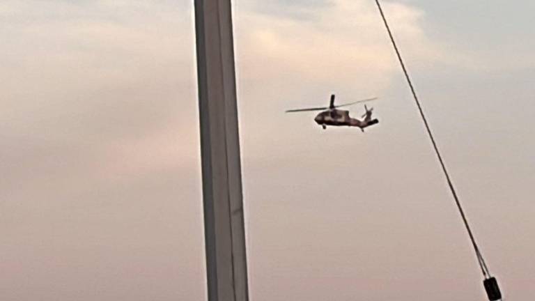 Se registró el sobrevuelo de un helicóptero militar, el cual se vio vigilando desde los aires la zona serrana del poblado.