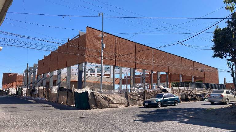 Vecinos de la zona aledaña mencionaron que la construcción de la obra está detenida desde octubre del año pasado.