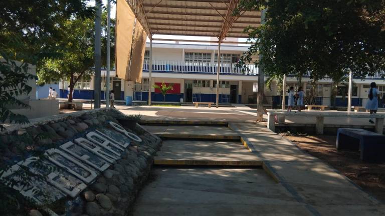 Asistencia del 80% de los alumnos se reporta en la Secundaria Federal No. 8 “Bicentenario de la Independencia”, en Villas del Sol.