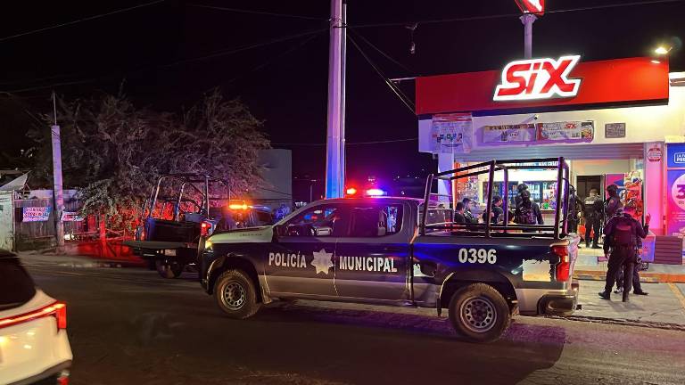 Los hombres se encontraban dentro del local cervecero cuando fueron atacados a balazos por civiles armados.