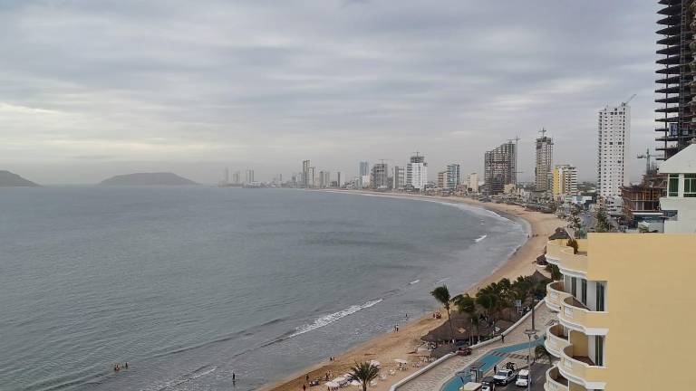 Lluvias ligeras en diferentes zonas sorprendieron a turistas y locales que se encontraban en la zona céntrica de la ciudad.