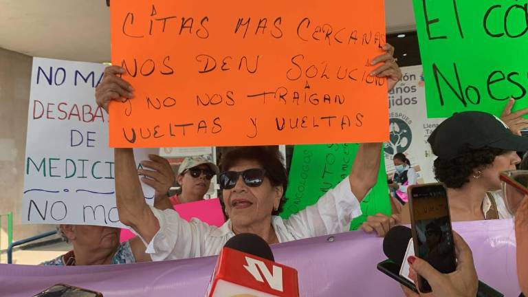 La protesta surge ante la escasez de especialistas y medicamentos necesarios para tratar a quienes sufren o han sufrido de cáncer.