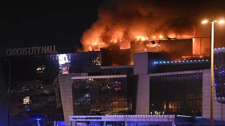 Armados irrumpieron este viernes en Crocus City Hall, una sala de conciertos en los alrededores de Moscú