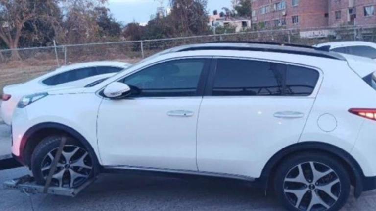 La unidad fue encontrada sobre la avenida Olas del Mar, en la colonia Centro de la ciudad de Mazatlán.