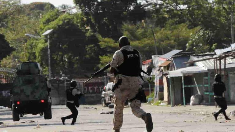 Pandillas atacaron la cárcel de Puerto Príncipe donde se registró al menos un saldo de 10 reos muertos.