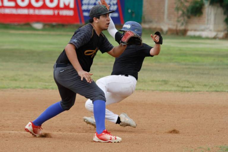 Hotel El Cid mejora marca en Liga de Beisbol Meseros al Bat