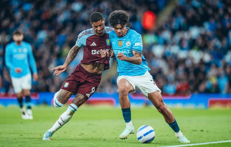 Manchester City gana 2-1 al Aston Villa de manera agónica y se acerca a Champions