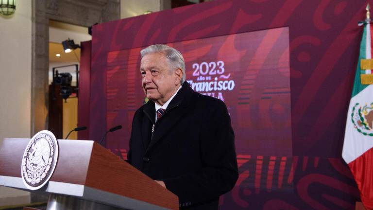 López Obrador insistió en que con la extinción de los fideicomisos los ministros dejarían de ganar 700 mil pesos mensuales.