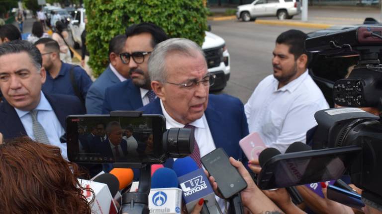 Luego de que consejeros de la UAS plantearon movilizaciones en sedes de los poderes Ejecutivo y Legislativo, Rubén Rocha Moya consideró que eso no es defender la autonomía universitaria.