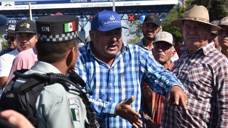 Maiceros restringen paso por caseta de Costa Rica en señal de protesta por el precio de comercialización