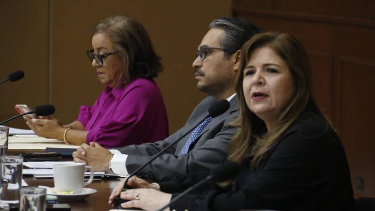 Presenta Emma Félix informe ante el Congreso; PAS la acusa de cómplice del Ejecutivo