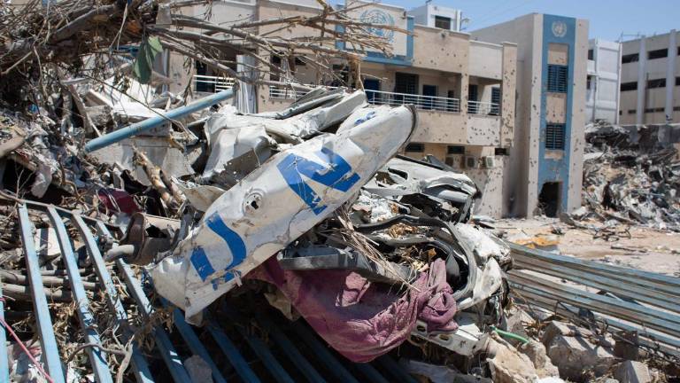 Los equipos viajaban en vehículos blindados de la ONU claramente marcados y llevaban chalecos de la ONU.