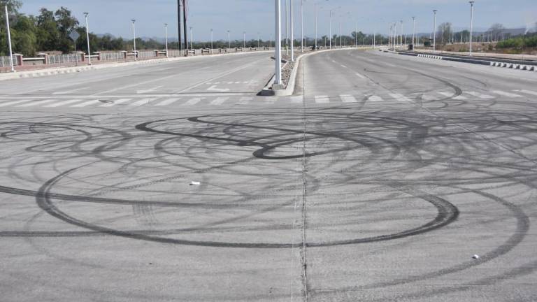 El inconcluso Nuevo Malecón de Culiacán es utilizado para arrancones.